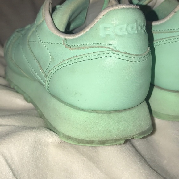 PASTEL MINT GREEN REEBOK SKEAKERS - Picture 5 of 5